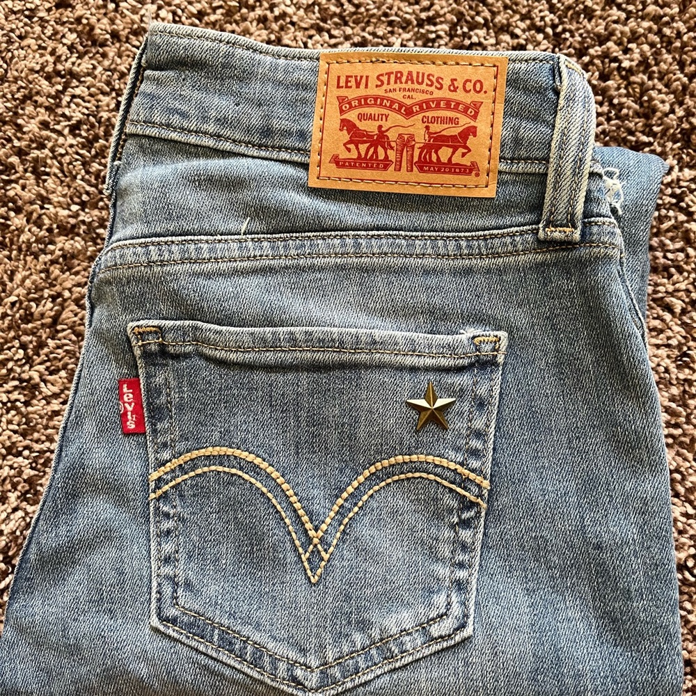 Levi's Light Blue Skinny Jeans with Star and Heart Details - Picture 8 of 10